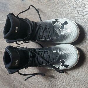 Under Armour Hi-top Cleats Size 7.5